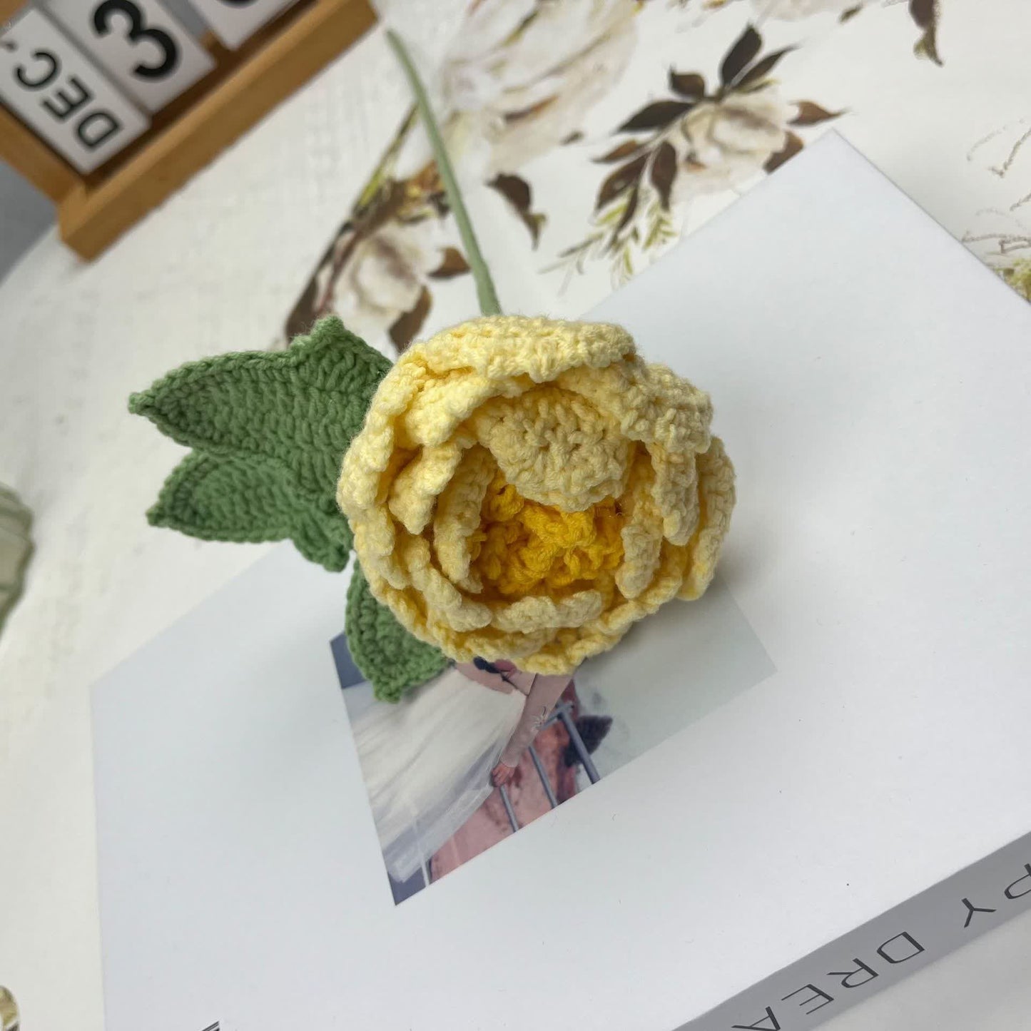 Décoration d'intérieur en fil crocheté à la main en forme de fleur de pivoine