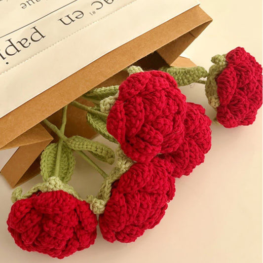 Décoration d'intérieur en fil crocheté à la main avec rose rouge