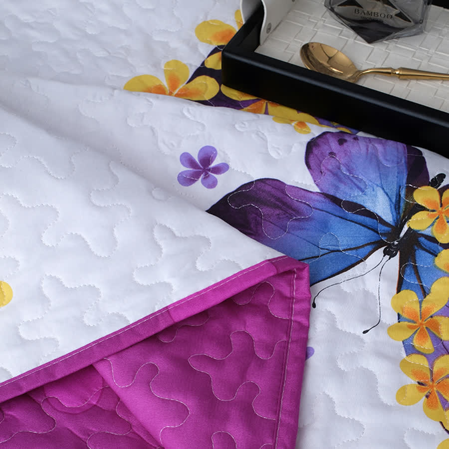 Parure de lit matelassée avec papillons ruraux (3 pièces)