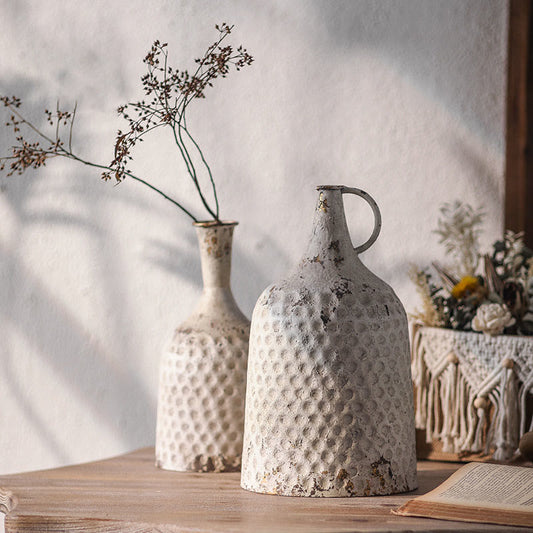 Décoration d'intérieur rétro en vieux vase en fer