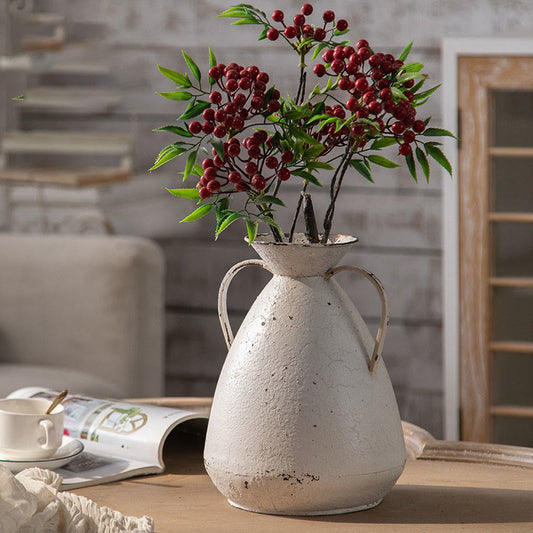 Ornement décoratif de style rétro avec vase à fleurs