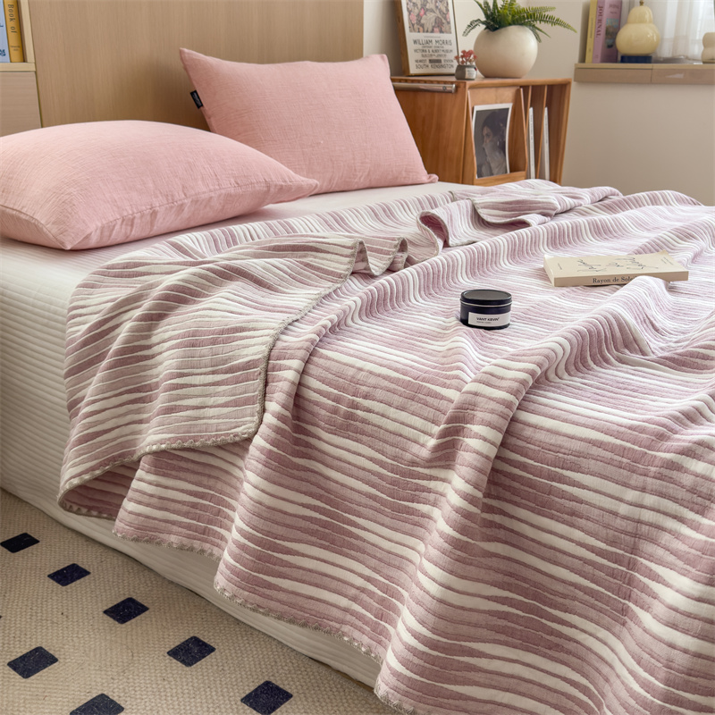 Couette respirante et confortable en gaze de coton rayée
