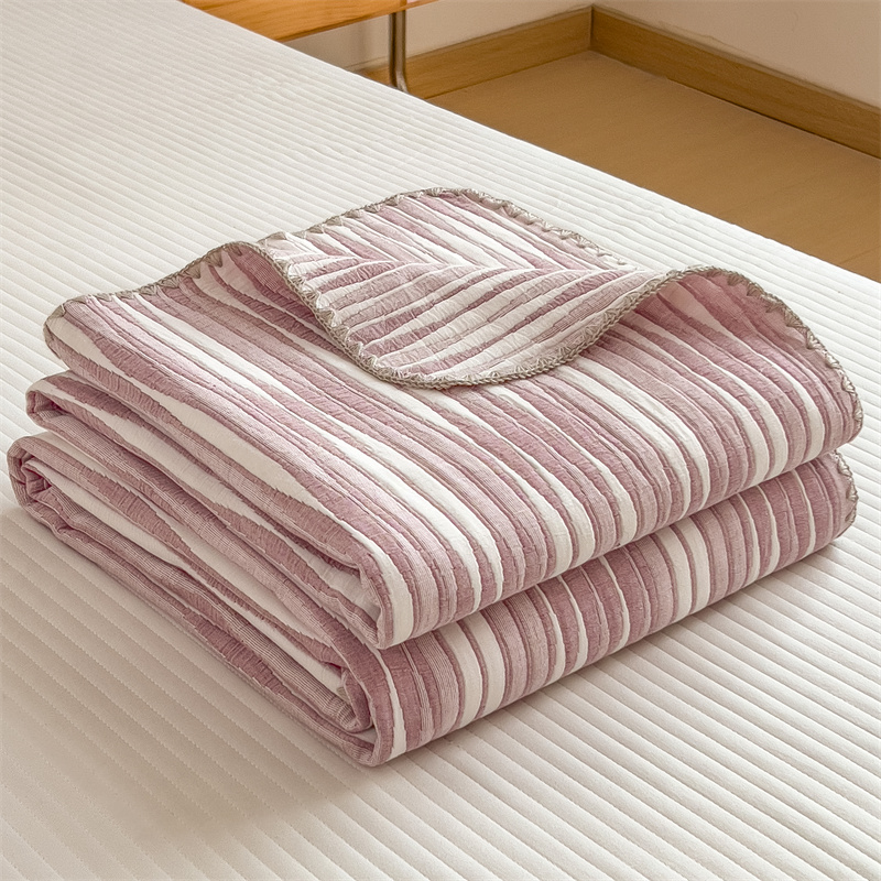 Couette respirante et confortable en gaze de coton rayée