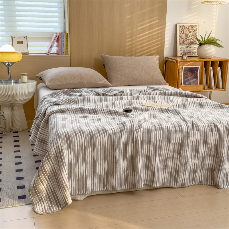 Couette respirante et confortable en gaze de coton rayée