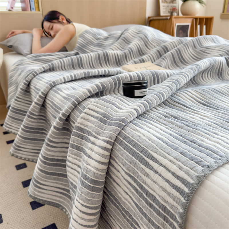 Couette respirante et confortable en gaze de coton rayée