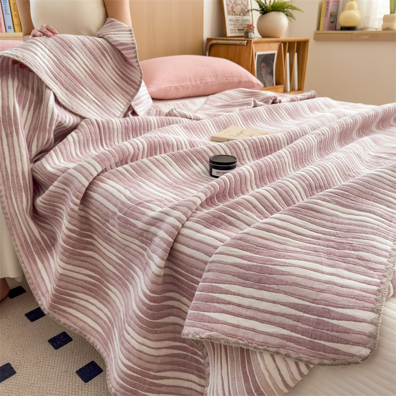 Couette respirante et confortable en gaze de coton rayée