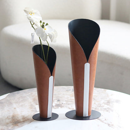 Vase torche luxueux en métal et cuir, ornement décoratif
