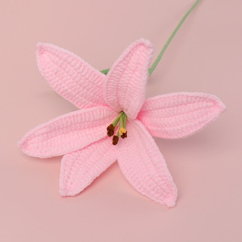 Décoration de branche de lys tricotée à la main au crochet
