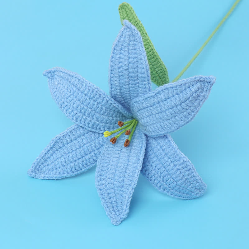 Décoration de branche de lys tricotée à la main au crochet