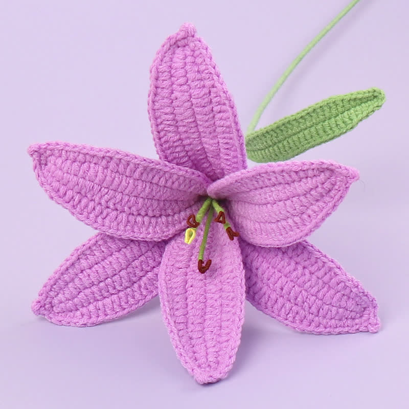 Décoration de branche de lys tricotée à la main au crochet