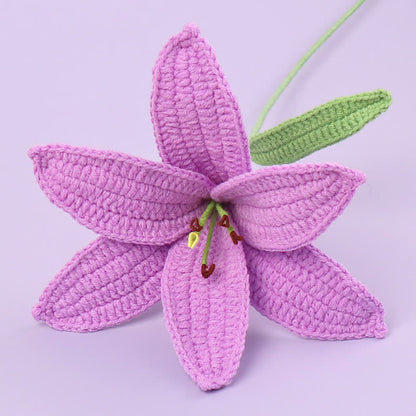 Décoration de branche de lys tricotée à la main au crochet