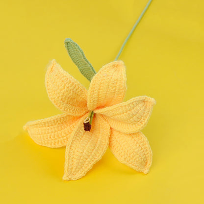 Décoration de branche de lys tricotée à la main au crochet