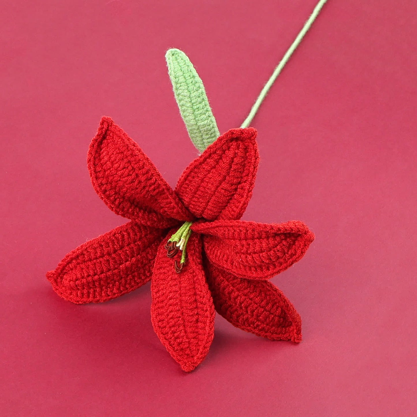 Décoration de branche de lys tricotée à la main au crochet