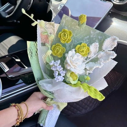 Bouquet de roses et de tournesols tricoté à la main au crochet