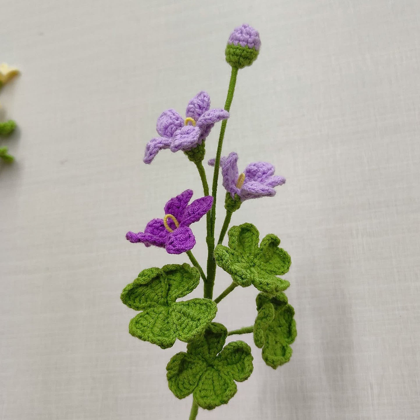 Bouquet de trèfles tricoté et crocheté à la main