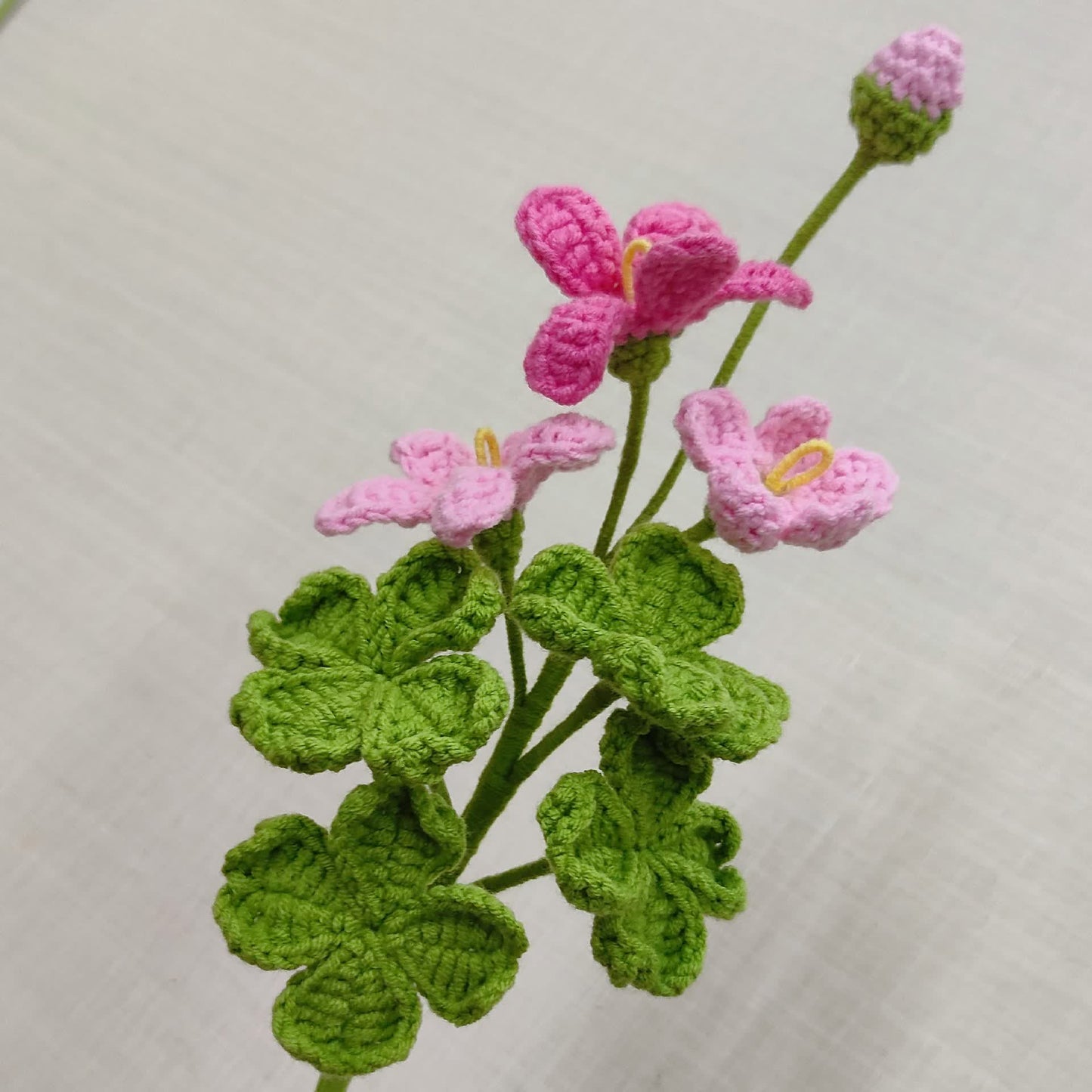 Bouquet de trèfles tricoté et crocheté à la main