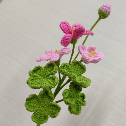 Bouquet de trèfles tricoté et crocheté à la main