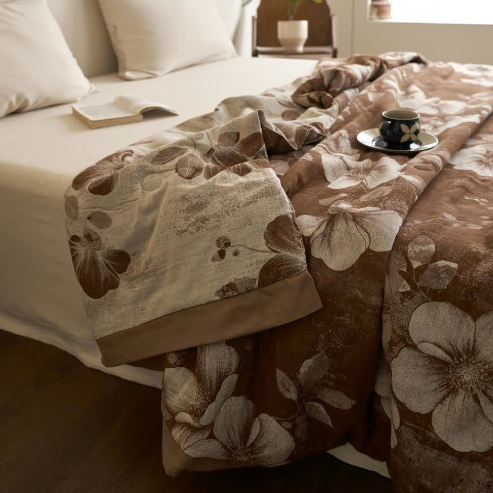 Couette jacquard en gaze de coton de style rétro avec motif floral
