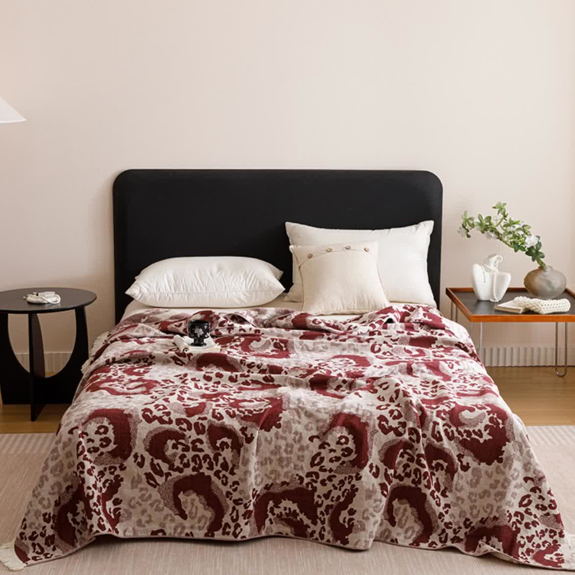 Couette réversible en gaze de coton vintage et pompon