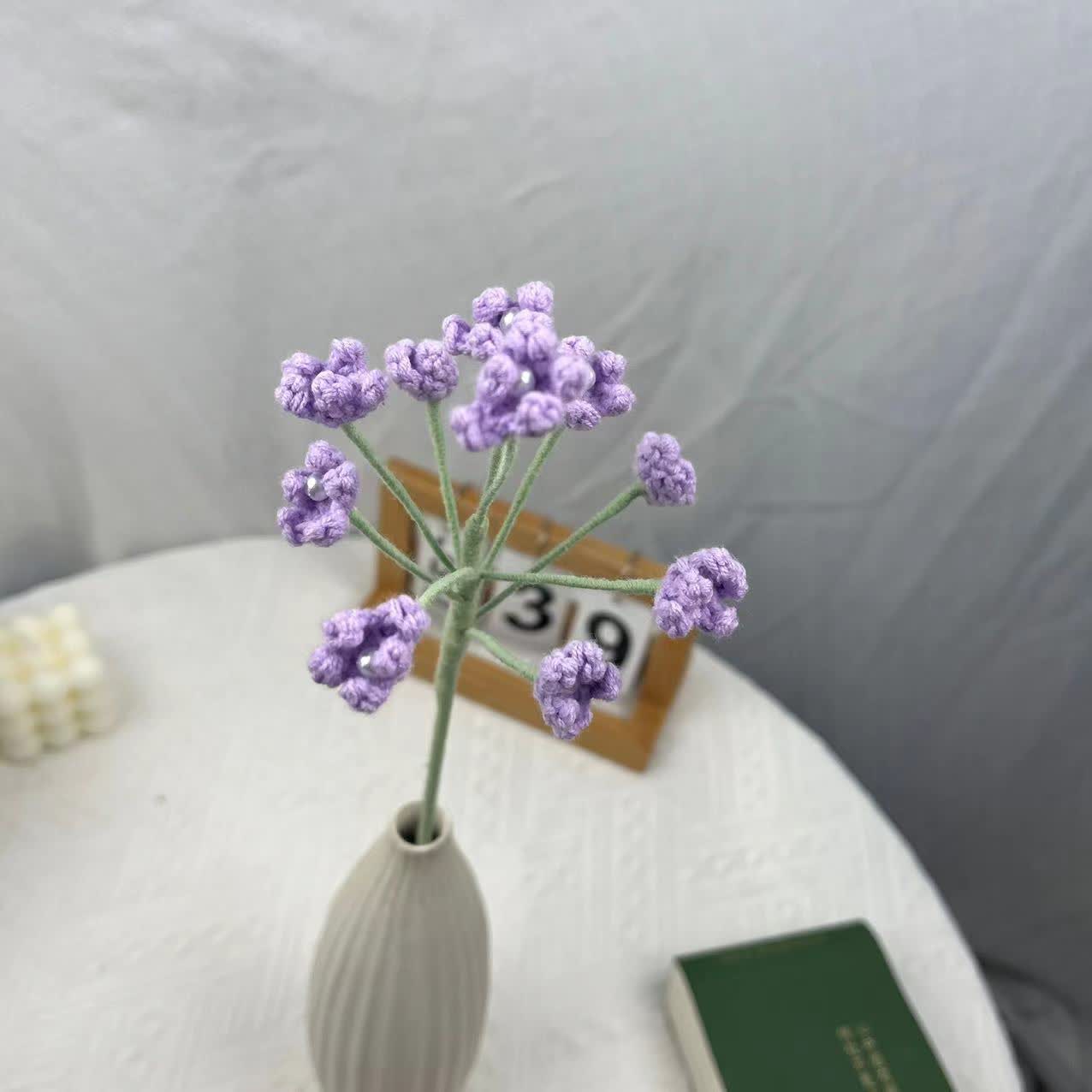 Bouquet de gypsophiles tricoté à la main au crochet