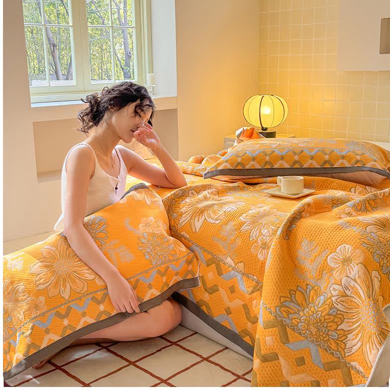 Couette élégante et légère en gaze de coton à motif floral