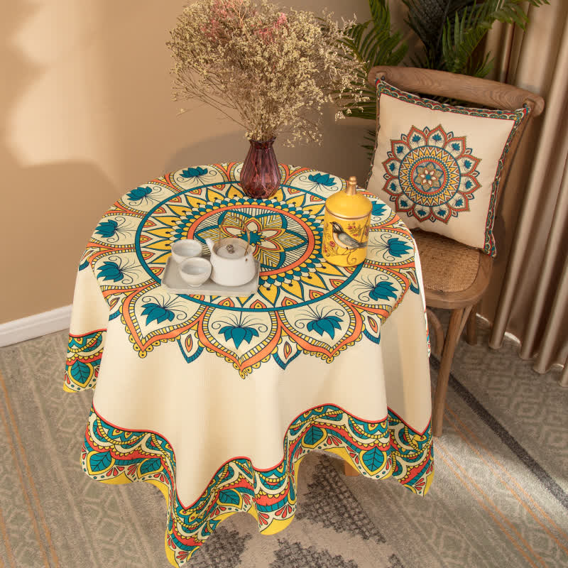 Nappe de style ethnique à motifs géométriques