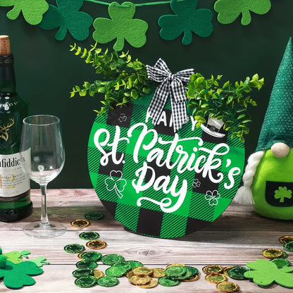 Décoration de porte créative pour la Saint-Patrick avec des feuilles vertes