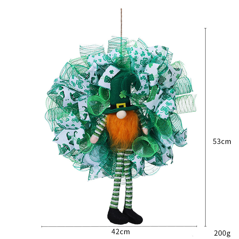 Couronne de poupée en trèfle créative comme décoration de porte