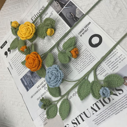 Bouquet de branches de fleurs de camélia tricoté à la main au crochet