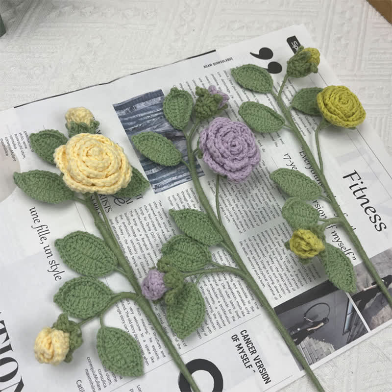 Bouquet de branches de fleurs de camélia tricoté à la main au crochet
