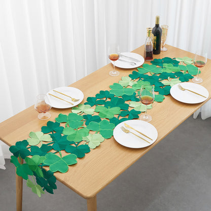 Chemin de table avec motif trèfle brodé