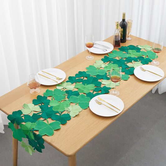Chemin de table avec motif trèfle brodé