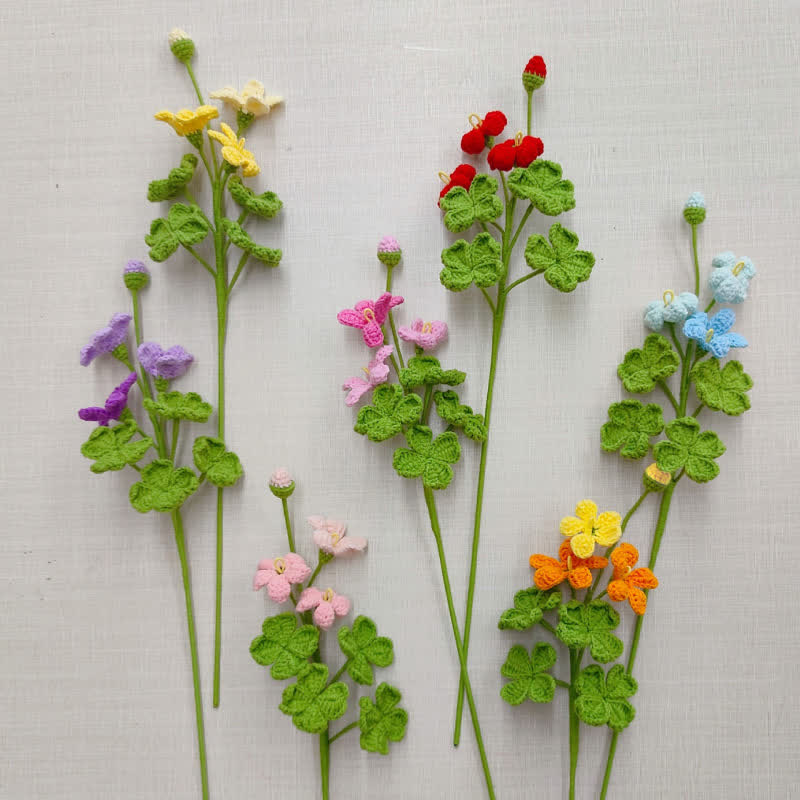 Bouquet de trèfles tricoté et crocheté à la main