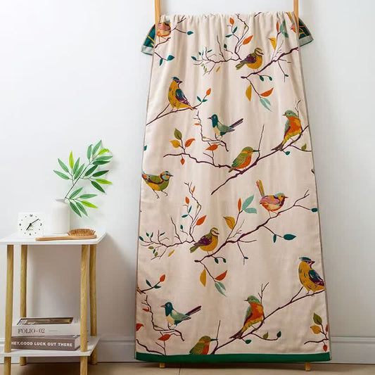 Serviette en gaze de coton absorbante avec fleurs et oiseaux