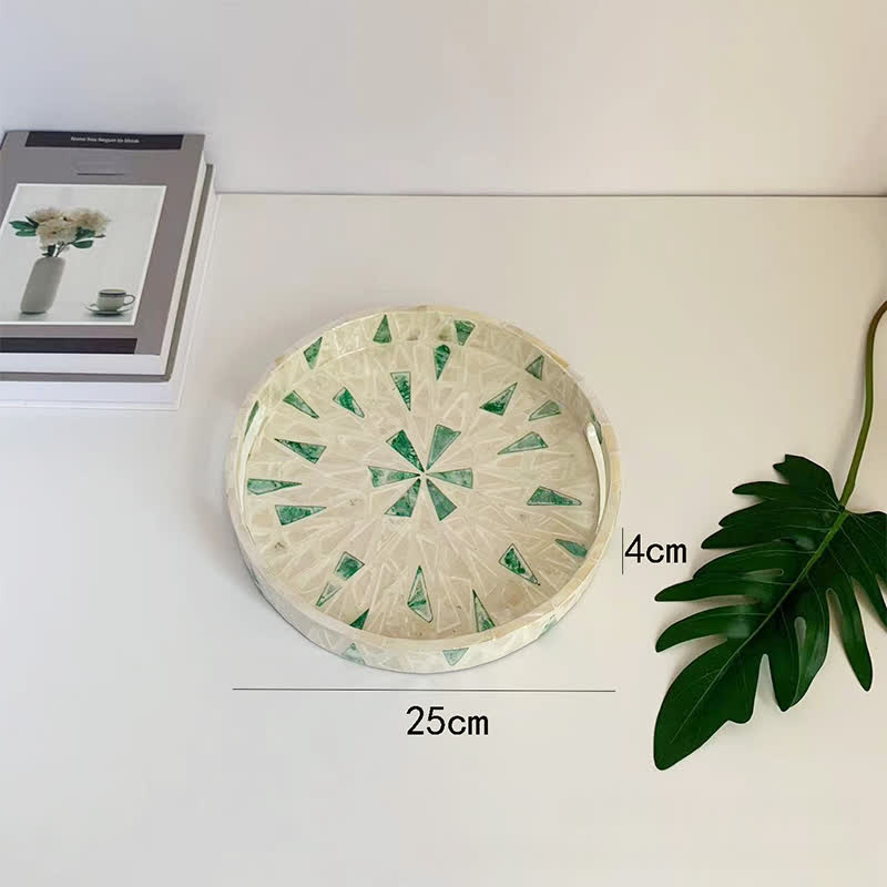 Plateau de desserts légers et luxueux avec coquillages