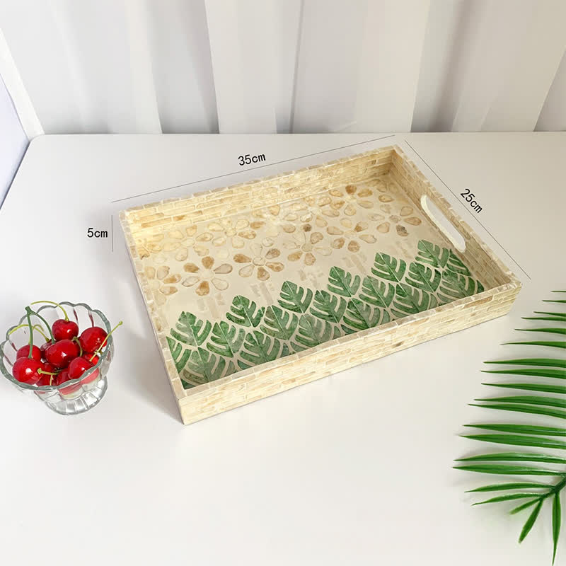 Plateau de desserts légers et luxueux avec coquillages