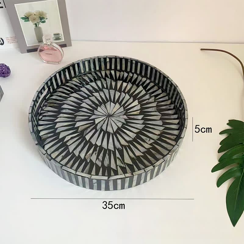 Plateau de desserts légers et luxueux avec coquillages