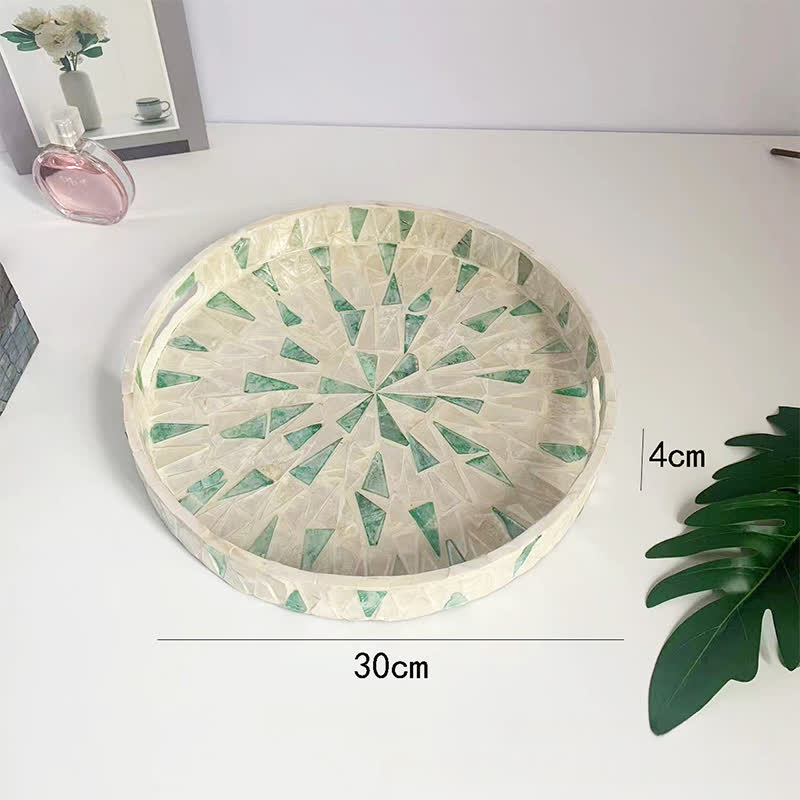 Plateau de desserts légers et luxueux avec coquillages