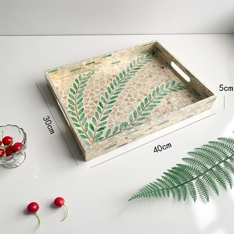 Plateau de desserts légers et luxueux avec coquillages