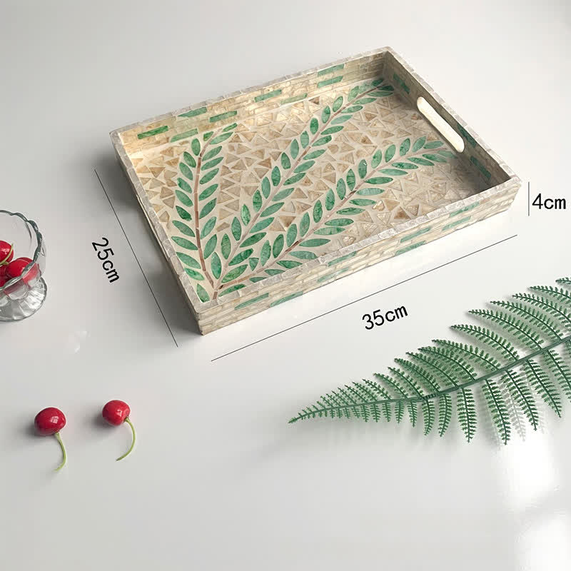 Plateau de desserts légers et luxueux avec coquillages