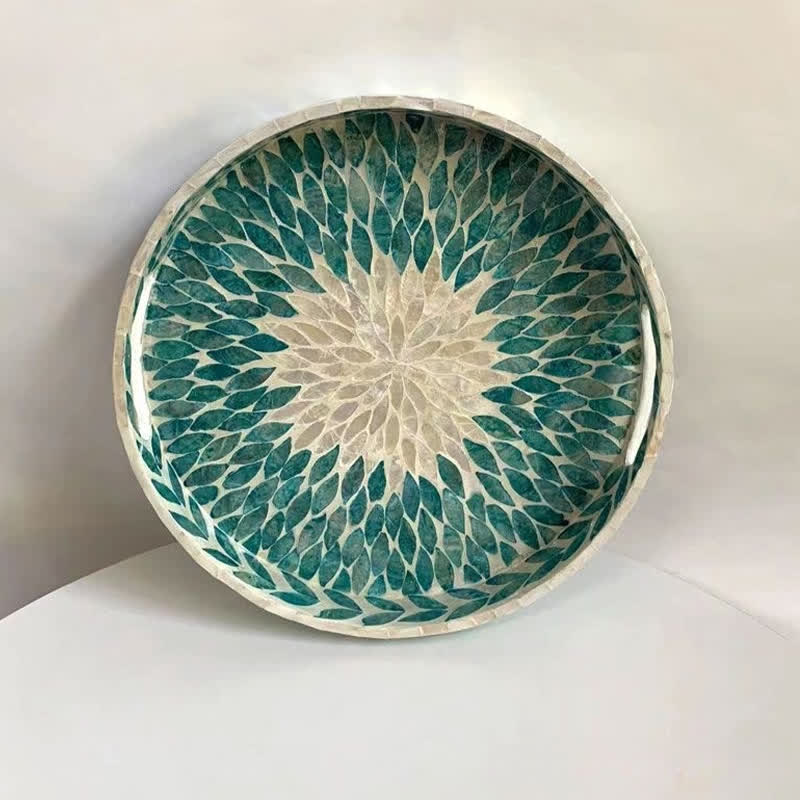 Plateau de fruits fait main avec des coquillages colorés