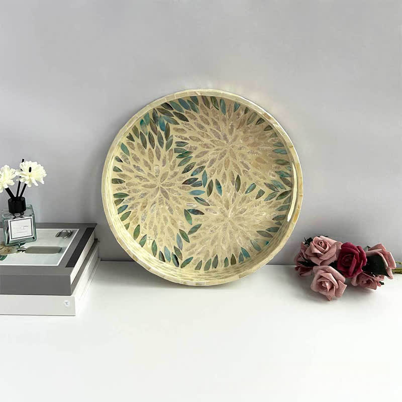 Plateau de fruits fait main avec des coquillages colorés