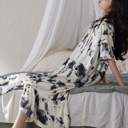 Chemise de nuit en satin de soie avec décolleté à revers