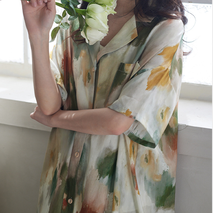 Chemise de nuit douce et décontractée en satin batik