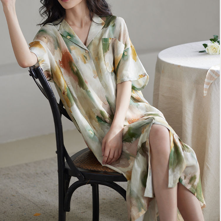 Chemise de nuit douce et décontractée en satin batik