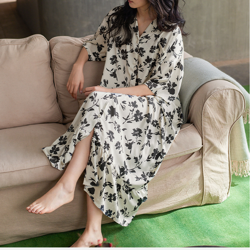 Chemise de nuit en satin doux, respirant et décontracté avec motif floral