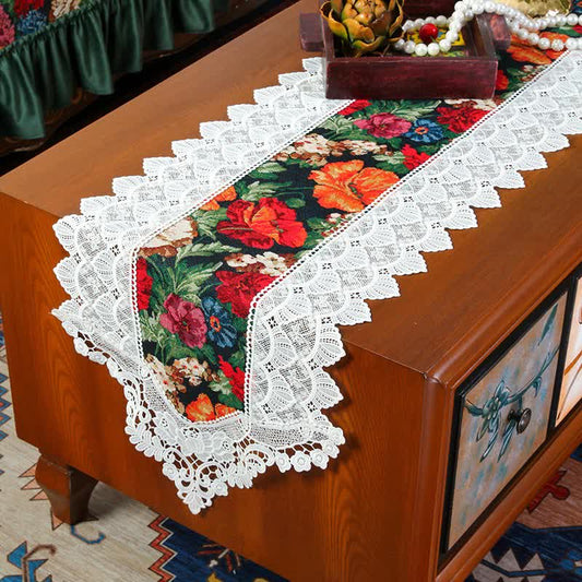 Chemin de table patchwork vintage avec dentelle florale