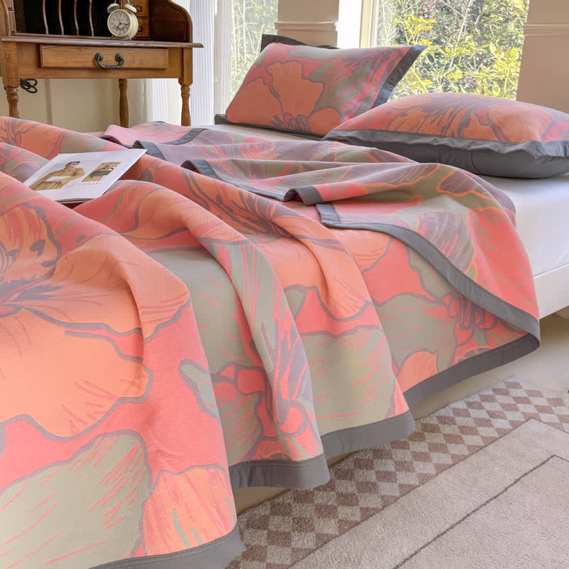 Couette légère en pur coton avec un motif floral lumineux