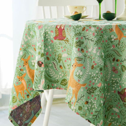 Nappe mignonne avec des animaux de la jungle et des cerfs