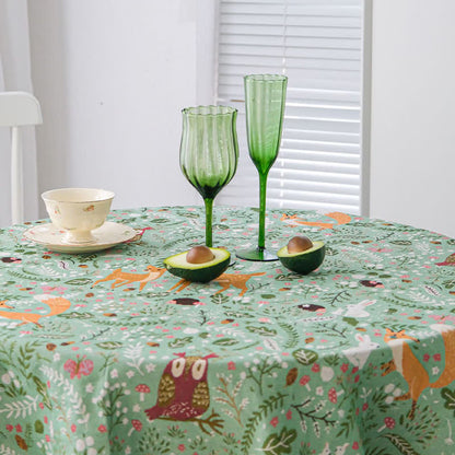 Nappe mignonne avec des animaux de la jungle et des cerfs